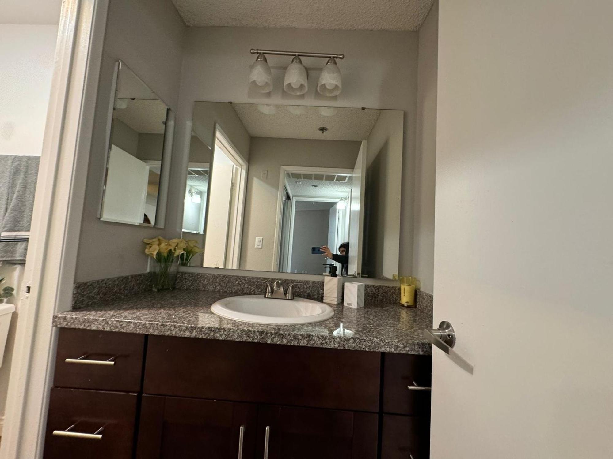 Incredible Two Bedroom Hollywood Apartments Free Parking Los Angeles Exterior photo