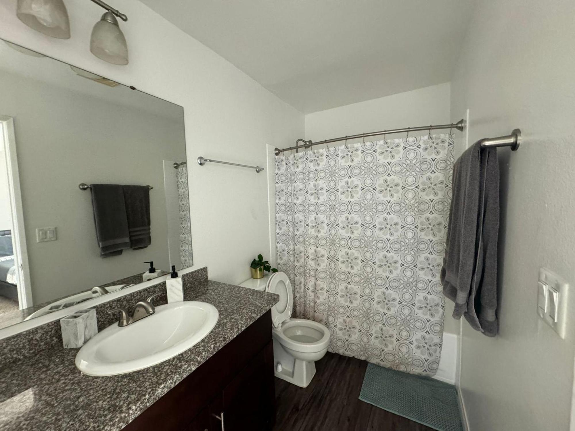Incredible Two Bedroom Hollywood Apartments Free Parking Los Angeles Exterior photo