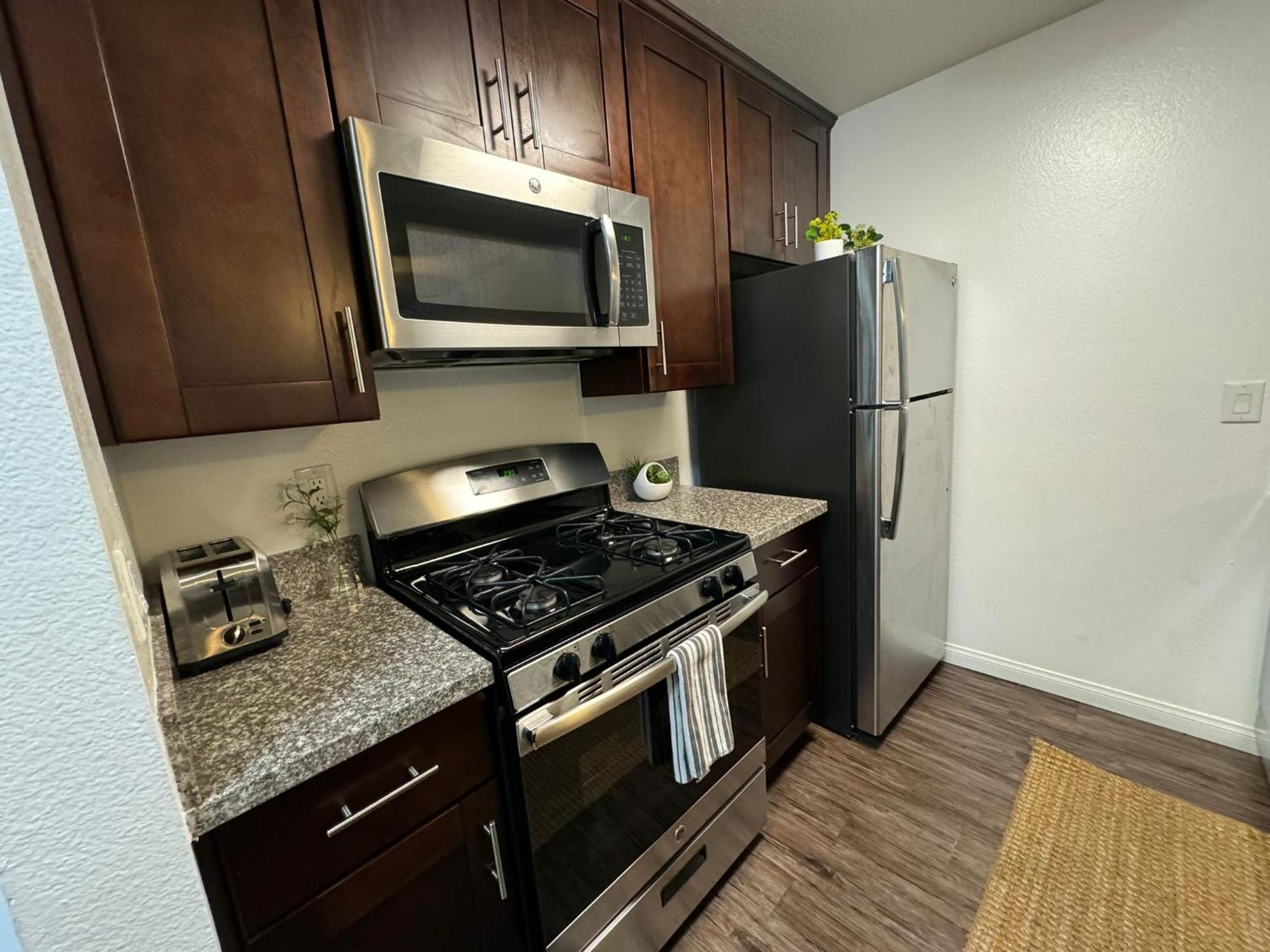 Incredible Two Bedroom Hollywood Apartments Free Parking Los Angeles Exterior photo