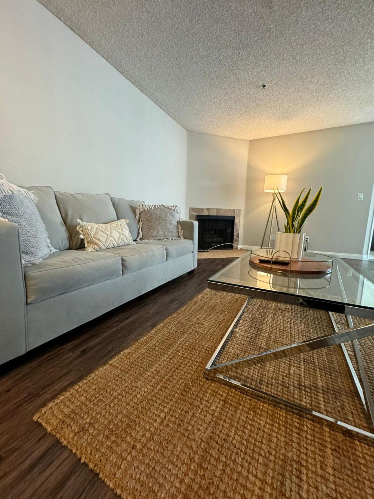 Incredible Two Bedroom Hollywood Apartments Free Parking Los Angeles Exterior photo