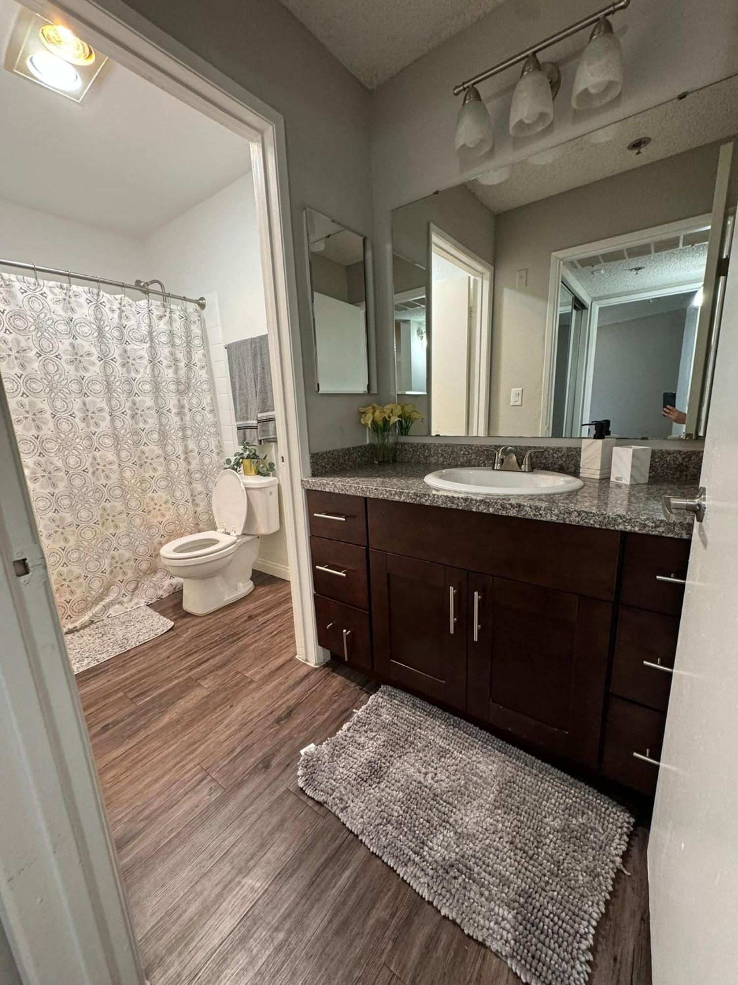 Incredible Two Bedroom Hollywood Apartments Free Parking Los Angeles Exterior photo