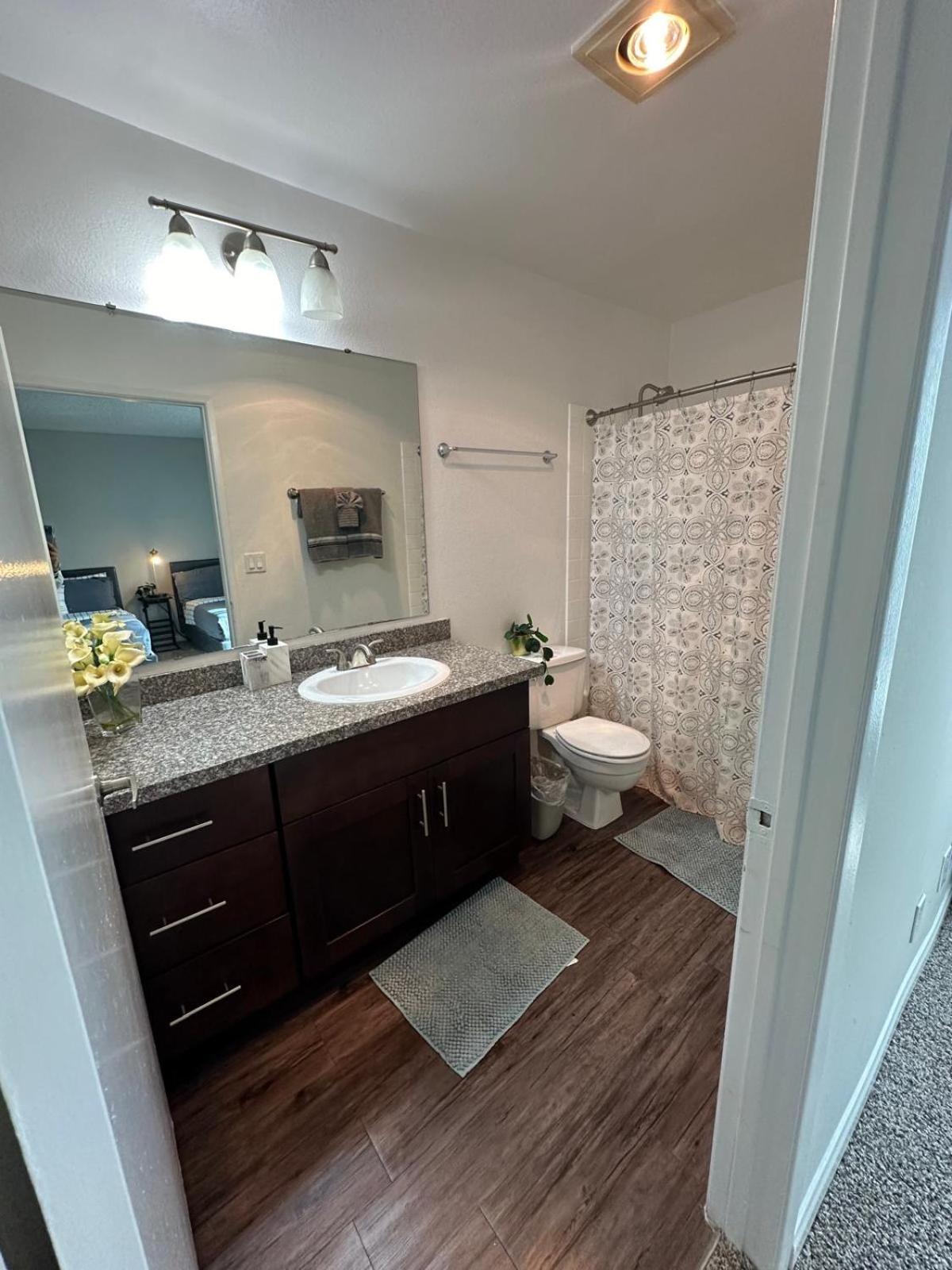 Incredible Two Bedroom Hollywood Apartments Free Parking Los Angeles Exterior photo